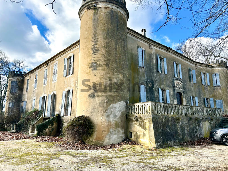 Propriété - 1 000 m² - 30 pièces