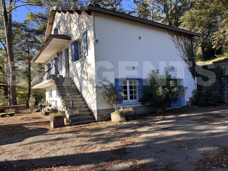 Maison traditionnelle - 130 m² - 7 pièces