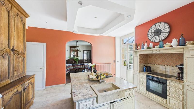 Maison de loisirs - 650 m² - 9 pièces