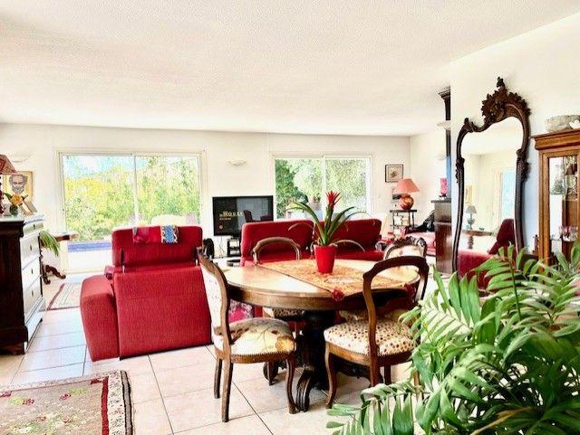 Maison - 200 m² - 6 pièces