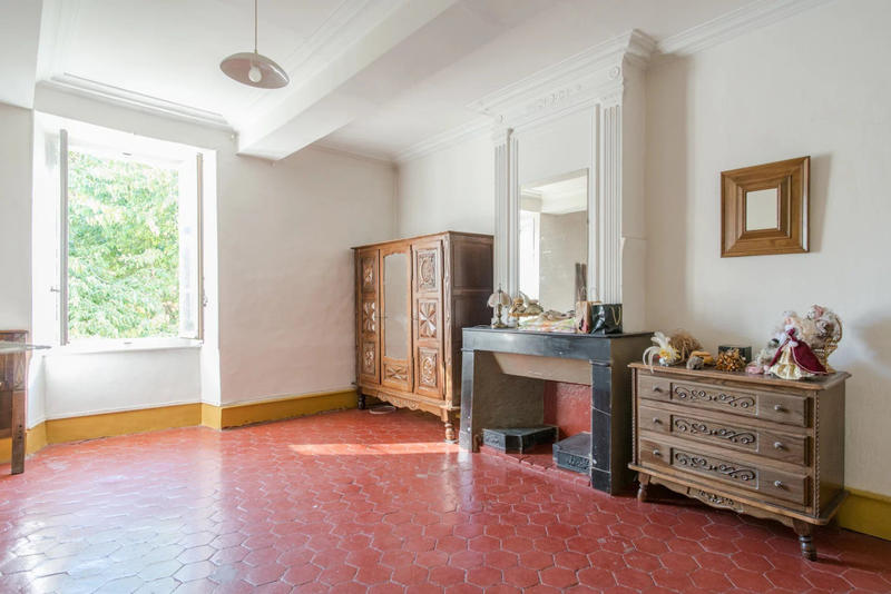 Maison - 373 m² - 18 pièces