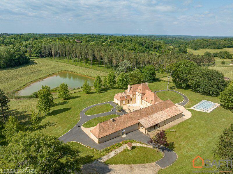 Propriété - 454 m² - 11 pièces