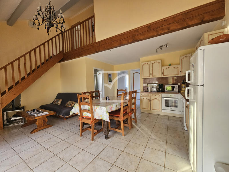 Maison - 256 m² - 12 pièces