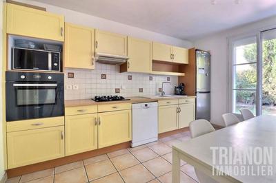 Maison - 243 m² - 9 pièces