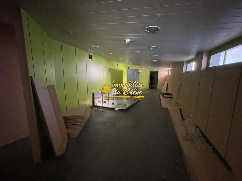 Local commercial - 211 m² - 5 pièces