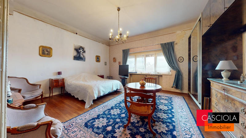 Maison - 259 m² - 9 pièces