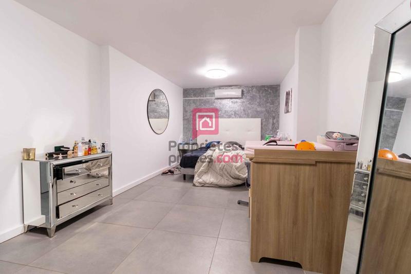 Maison - 240 m² - 9 pièces