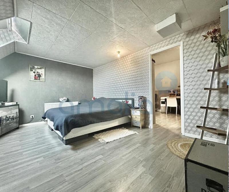 Maison - 215 m² - 9 pièces