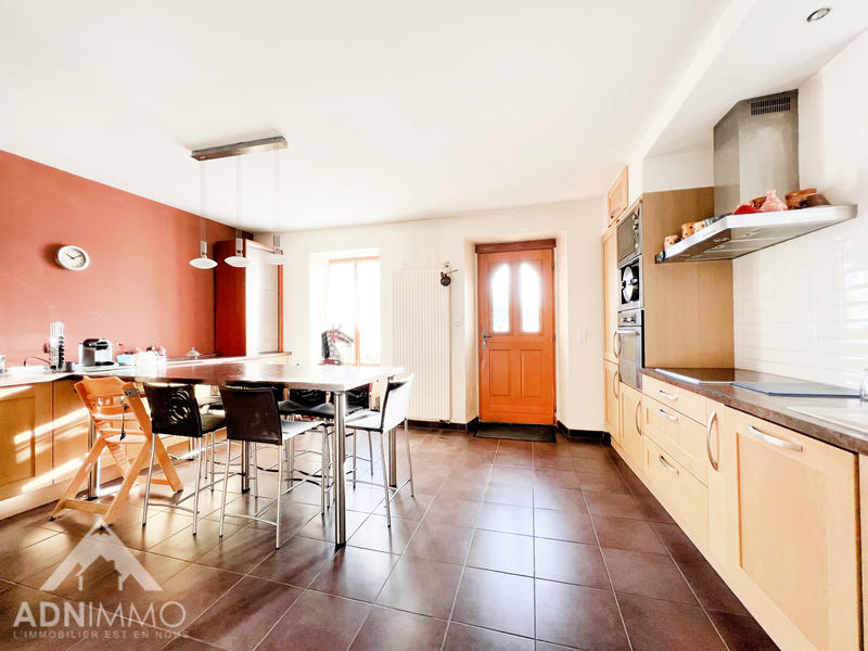 Maison - 205 m² - 6 pièces