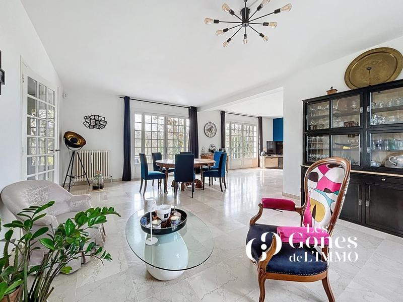 Propriété - 340 m² - 7 pièces