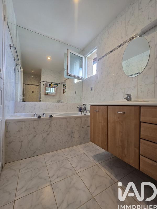 Maison - 220 m² - 9 pièces