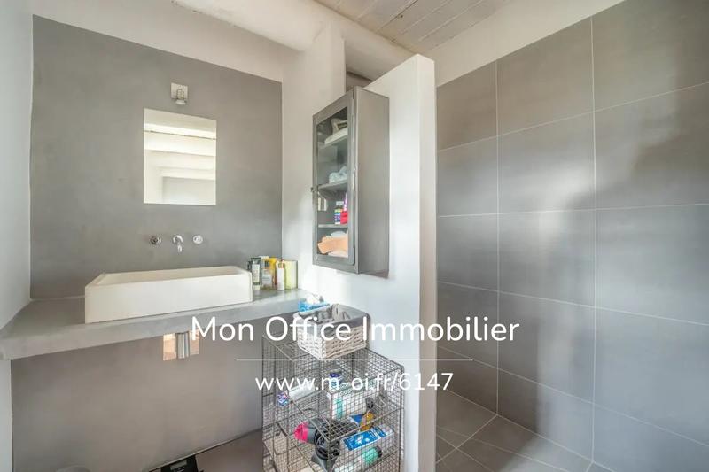 Propriété - 290 m² - 9 pièces