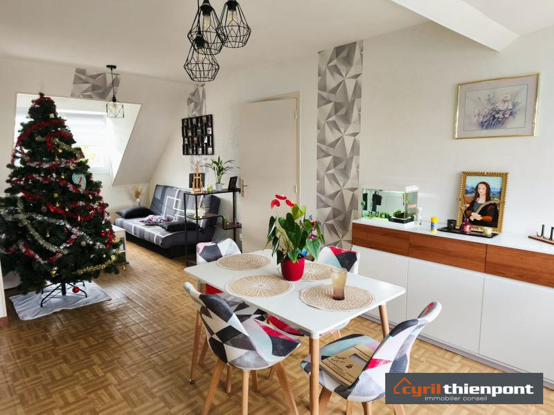 Studio - 90 m² - 4 pièces