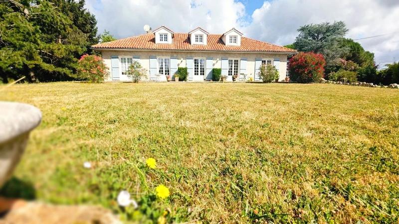 Maison - 219 m² - 9 pièces