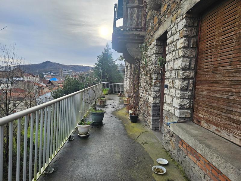 Maison - 260 m² - 9 pièces