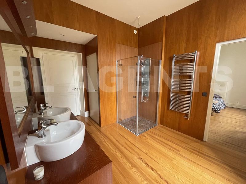 Maison de maîtres - 331 m² - 9 pièces