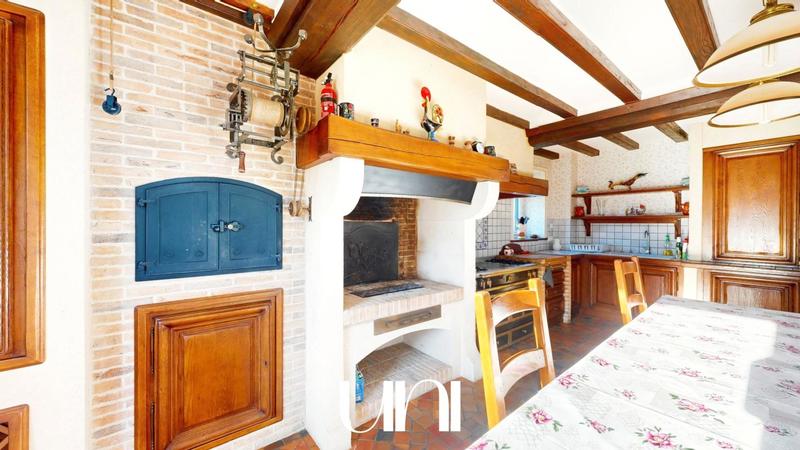 Maison - 587 m² - 11 pièces