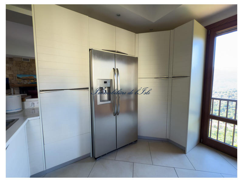 Maison - 327 m² - 11 pièces