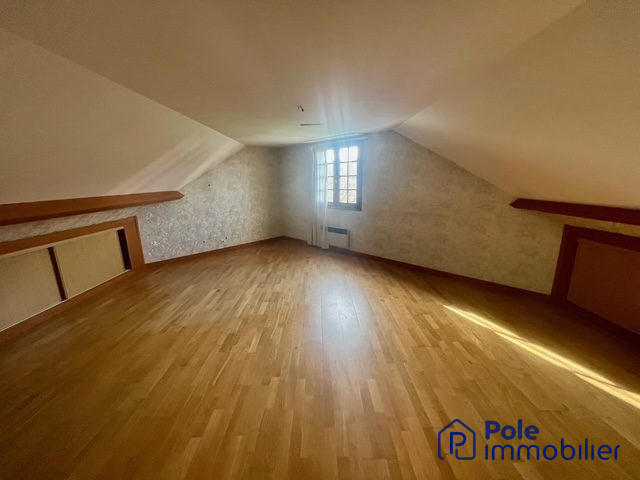 Maison - 219 m² - 6 pièces