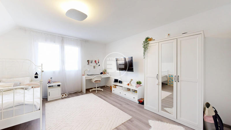 Maison - 222 m² - 7 pièces