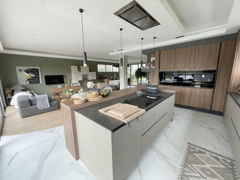 Maison - 217 m² - 6 pièces