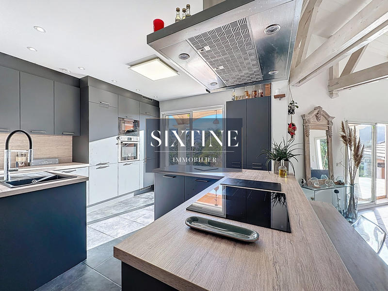 Maison - 193 m² - 8 pièces