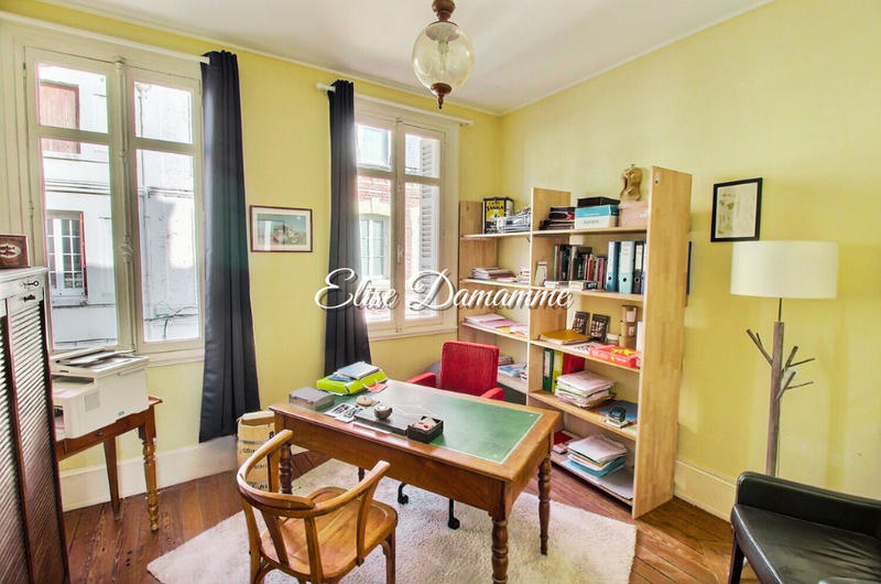 Maison - 227 m² - 8 pièces