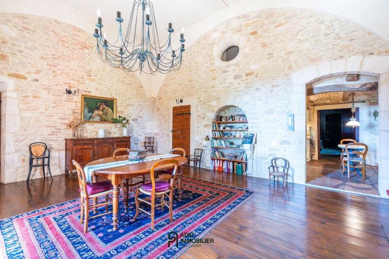 Mas - 400 m² - 15 pièces