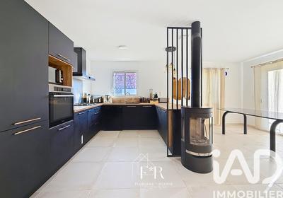 Maison - 90 m² - 3 pièces