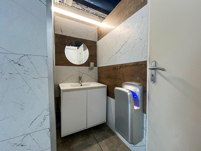 Local commercial - 106 m² - 3 pièces