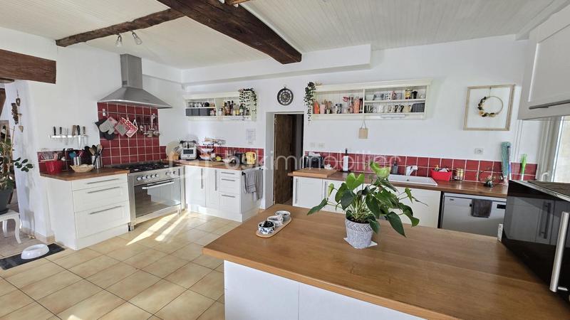 Maison - 240 m² - 8 pièces