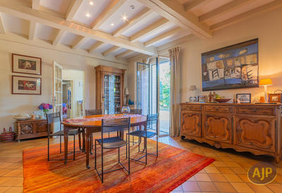 Maison - 268 m² - 8 pièces