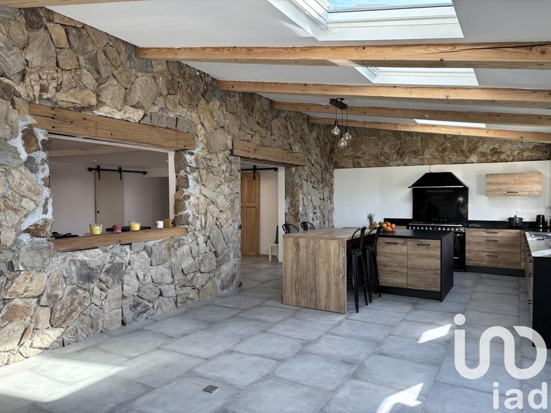 Maison - 270 m² - 9 pièces