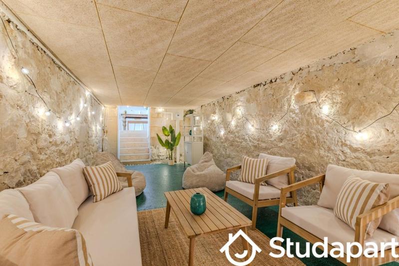 Chambre - 11 m² - 1 pièce