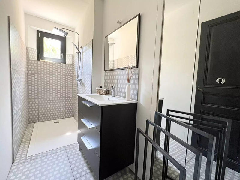 Maison - 203 m² - 5 pièces