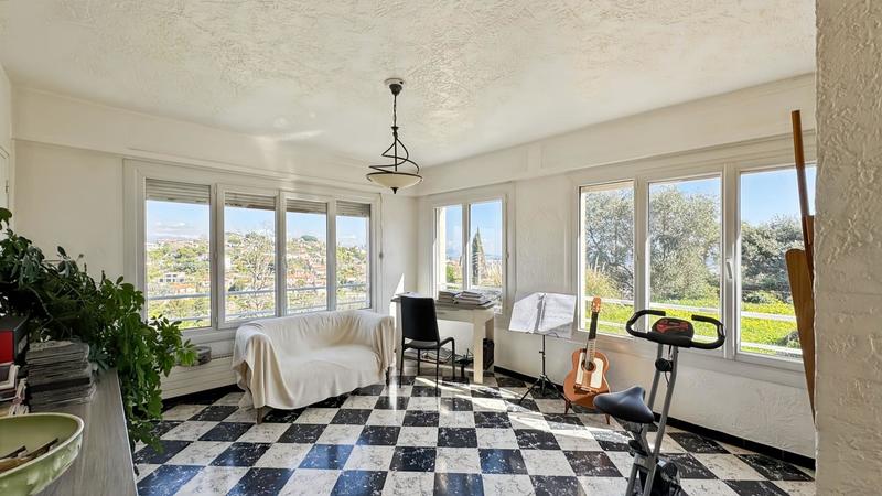 Maison - 201 m² - 7 pièces