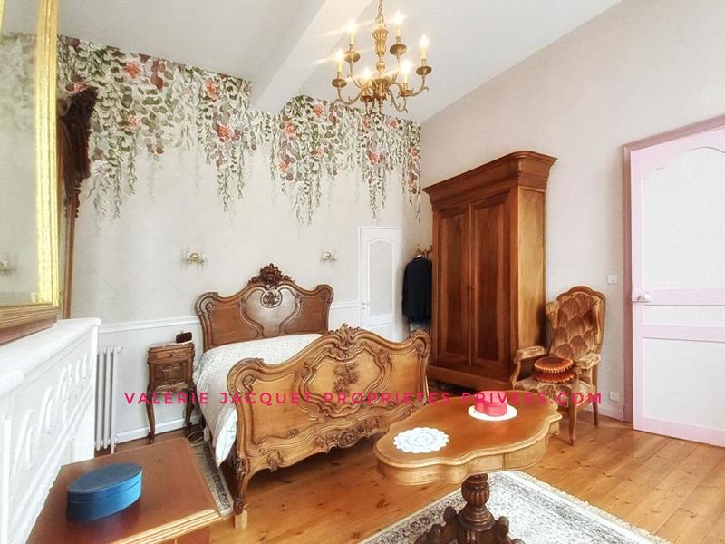 Maison - 220 m² - 7 pièces