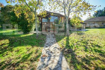 Propriété - 400 m² - 15 pièces