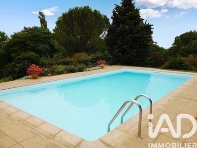 Maison - 393 m² - 10 pièces