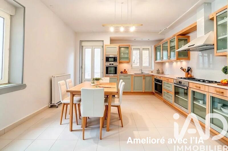 Appartement - 180 m² - 6 pièces