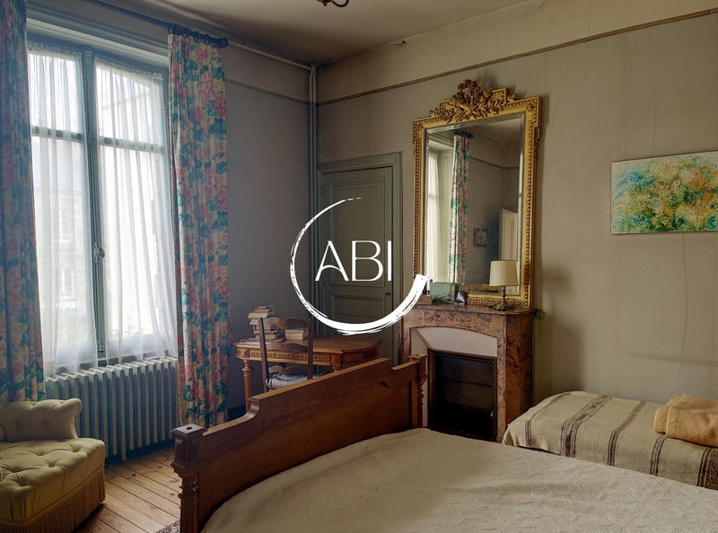 Maison - 220 m² - 9 pièces