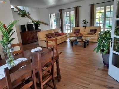 Villa - 246 m² - 8 pièces