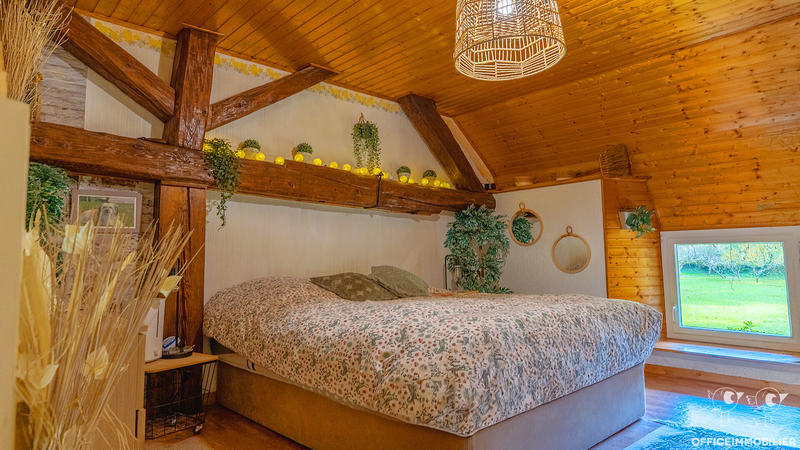 Maison - 250 m² - 6 pièces