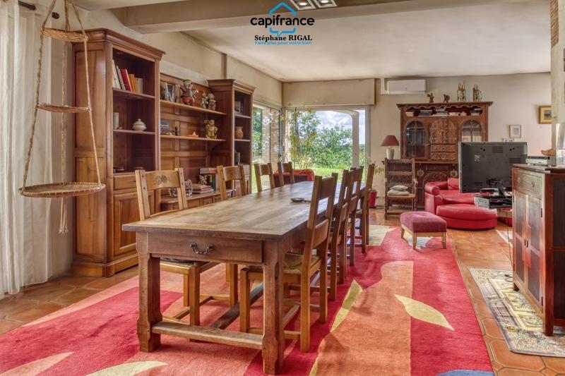 Propriété - 250 m² - 7 pièces