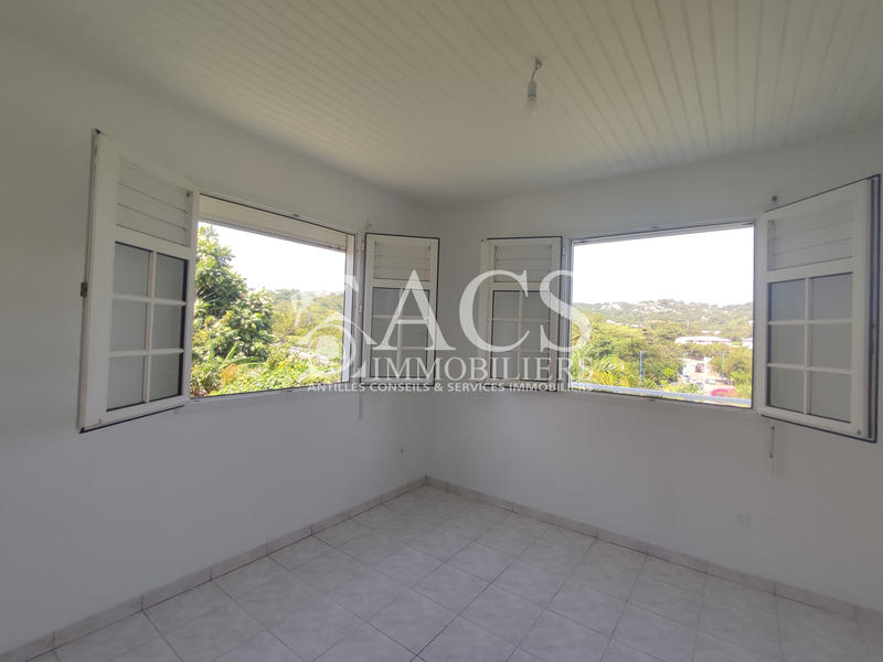 Maison - 104 m² - 4 pièces