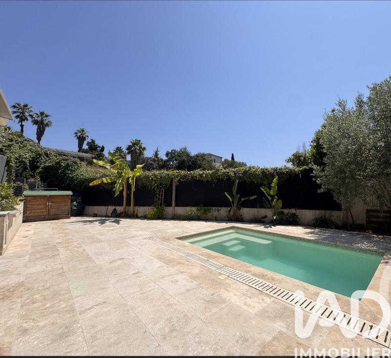 Maison - 137 m² - 5 pièces