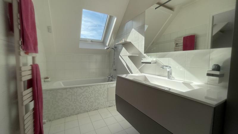 Maison - 210 m² - 8 pièces