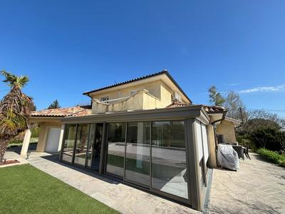 Maison - 206 m² - 7 pièces