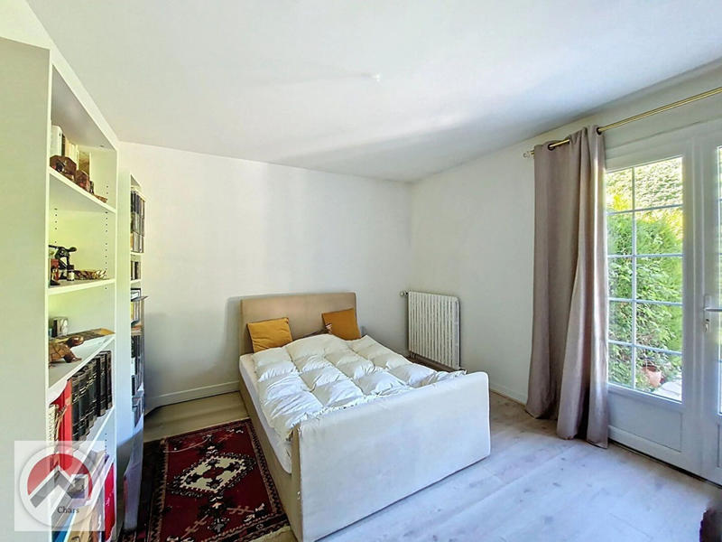 Maison - 230 m² - 7 pièces