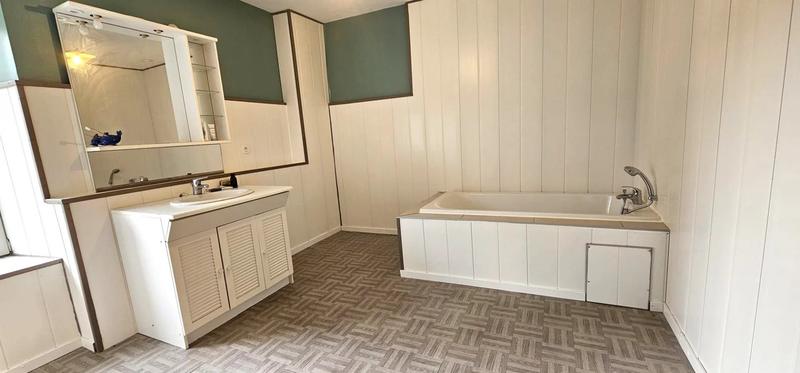 Maison - 240 m² - 6 pièces